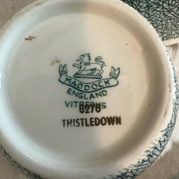 Vintage Creamer and Sugar Dish - 6276 Thistledown Maddock England - Picture 9 of 11